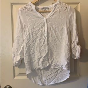 Cute white blouse with adjustable sleeves